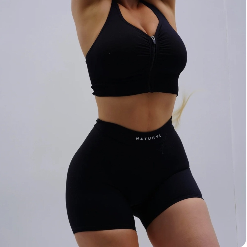 Perfect condition. Amazing stretch! Logo slightly peeled off but better w/out